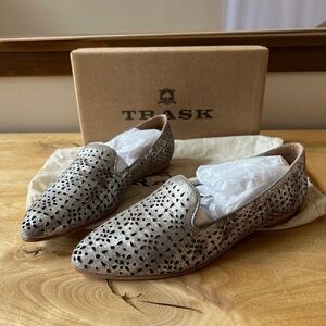 NIB TRASK FARRAH PERFORATED FLATS 7.5 PEWTER METALLIC LASER CUT LOAFER CASUAL